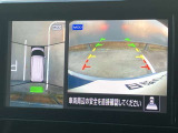 アラウンドビューモニター装備!空から見ているような映像によって不慣れな場所での車庫入れや縦列駐車はもちろん、狭い道でのすれ違いも安心♪
