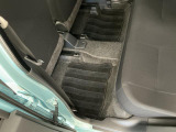 しっかりと汚れ、砂ぼこりを落とし足元まで清潔な車内空間を作り上げております♪