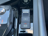 AUTO HOLD機能搭載してあります!ブレーキを踏んで停止すると、自動的にブレーキ力を保持します。信号待ちや渋滞中などに、ブレーキペダルを踏み続ける必要がなく、足の疲れを軽減してくれます☆