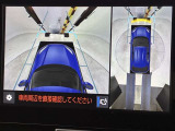 幅も大きいクルマなので、すれ違いも心配ですよね。バックカメラだけでなく、サイドカメラも装備しています。裏道のすれ違いの時なども、活躍してくれます。