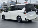 車線逸脱防止支援システム,車両が車線をはみ出す可能性がある場合に警報音と警告表示と共に車線内に戻すようにハンドル操作をサポートしてくれます。