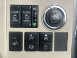 エンジンスタートはボタンを押すだけ!運転席にて両側電動スライドドアの開閉操作が出来ます!便利な機能です!