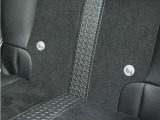 ◆ISOFIX◆シートベルトいらずでチャイルドシートと固定金具を連結するだけでガッチリ固定できます。