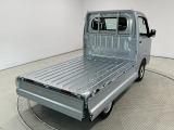 【3方開】荷台のゲートは3方向に。シーンに合わせ、効率よく荷物の積み下ろしが行えます♪