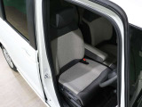 程よい硬さとホールド性が高いシートで長時間運転も快適です。