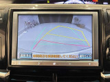 ステアリングと連動したガイド機能付きリヤモニターを装備しております。
