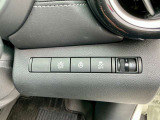 運転席の右側に各種スイッチがまとめられています。