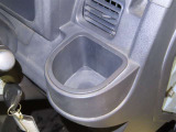 運転席にカップホルダーを装備しております。
