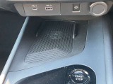 ワイヤレス充電器がついています。
