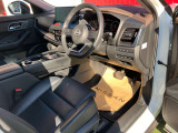 見晴らしの良い運転席。ワクワクする瞬間です。