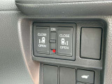 両側電動スライドドア装備!運転席よりボタン一つで開閉可能です。
