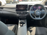インパネ全体は写真の通りです!広々の運転席!運転席周りのボタンも操作しやすいです!写真で見切れている部分で見たい箇所があればお気軽にお問い合わせください!!
