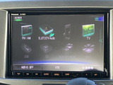 お好みの音楽を様々なメディアで楽しめます。高音質なサウンドで、車内をコンサートホールのように演出できます。