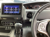 【eコンスイッチ】低燃費運転をサポートするECONモード。スイッチをONすると、エンジンやトランスミッション、A/Cなどを協調制御し、燃費の向上に貢献。エコドライブの効果を高めます。