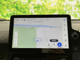 鮮明な地図画面で、目的地までのナビゲーションをサポートします。スムーズな運転で、どこへでも安心して行けます。