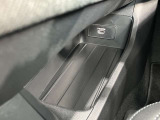 HDMI端子に専用ケーブルを差し込むとナビで動画を楽しめます★