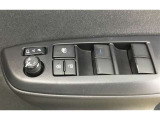 ドアロックと連動し開閉するオートリトラクタブルミラーです