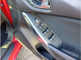 【電動格納ミラー】サイドミラーは電動格納式となっております!狭い駐車場などでの接触等のリスクも抑えられます!