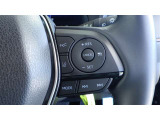 レーダークルーズコントロール(全車速追従機能付)付きです。車速に応じて追従支援してくれるので、ロングドライブも快適です