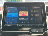 ナビ画面から目的地検索や周辺検索、テレビなどの各メニューにアクセスできます。項目が画面上にまとまっており、必要な機能を選びやすい構成です。日常のお出かけをサポートします。
