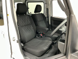 【運転席・助手席】内装ルームクリーニング済みです。しっかり綺麗にしていますので、是非、お確かめください。車に自信があるからこそ、是非一度ご来店頂き内外装も見てもらえると幸いです。