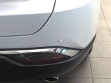 コーナーセンサーを車の前後に装備。障害物までの距離に応じて警告音を変えてお知らせ。縦列駐車時や駐車場・車庫などでの取り回しをサポートします。詳細は販売店スタッフまでおたずねください。