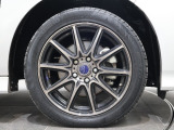 社外のアルミホイールが足元を飾ります!タイヤサイズは205/60R16 になります。