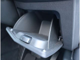Audi正規ディーラーが高品質をお約束。高度な訓練・教育を受けたAudi専任メカニックが、100項目にもおよぶ精密な点検を実施。すべてクリアしたAudi車だけ、あなたのお手元に届けられるのです