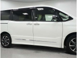 ドレスアップに効果があるモデリスタ製エアロパーツ装着車です。