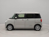 両側パワースライドドア。降りる時に設定しておけば次乗る時に車に近づくと自動でオープン。お子様と手をつないでいる時や荷物を持っている時に便利です