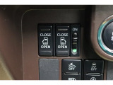 両側電動スライドドアはドアの直接操作以外にも運転席からのスイッチ操作やリモコン操作でも開閉が可能!狭い駐車場などでもドアの開閉が楽々・安心ですね!
