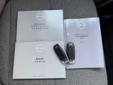 整備手帳&保証書、車両&インフォテインメントシステム取扱説明書。