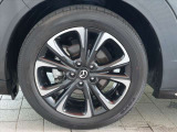 足回りは、純正18インチアルミホイールで見た目もクールです。215/55R18タイヤを装着、強力な4輪ディスクブレーキとGベクタリングコントロールの卓越の走りをお楽しみください★☆★☆