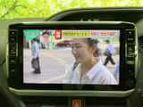 テレビ番組を画面で視聴でき、停車中の待ち時間も快適に過ごせます。見やすい大画面で映像を楽しめる装備で、休憩時の車内時間をより充実させてくれます。