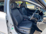 運転席まわりです。実際に座ってみて、乗り心地を体験してみてください。