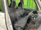 運転席まわりには十分なスペースがあり、大柄な方でもゆったり運転していただける環境です。