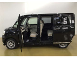 開口部が広く、乗り降りのしやすいお車です