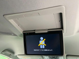 【12.8型フリップダウン】大画面モニターで後席でもエンタメをお楽しみいただけます。家族や友人とお出かけする機会が多い方に大人気です♪
