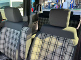 禁煙車です。 喫煙車は全体的なニオイはもちろん、天井など車内のヤニ汚れが目立ちますが、禁煙車ですからその様なダメージはありません。