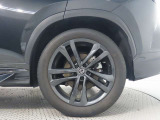 【タイヤ・ホイール】CPO(認定中古車)は4mm以上の残溝や安全安心にお乗りいただくために入念な点検をさせていただいております。