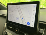 地図を画面上で確認でき、目的地までのルート確認をサポートします。周辺の道路状況を見ながら行き先を把握しやすく、初めて訪れる場所へのお出かけにも心強い装備です。