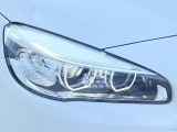 ●LEDヘッドライト:夜間走行時も良好な視界を確保し安心して運転できる高輝度LEDヘッドライトを装備!点灯速度が早く、消費電力も抑えられています。