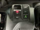 パーキングブレーキはスマートな電子制御式と合わせて渋滞時等にブレーキペダルから足を離しても停車状態を保持してくれるオートブレーキホールド機能で運転が楽になります。スタートはアクセルペダルを踏むだけ