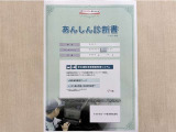 サポカーあんしん診断!トヨタ専用診断器で衝突被害軽減ブレーキなどの安全運転支援装置システムを点検しています。
