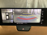 360度モニターは、4つのカメラによる前後左右・俯瞰映像でドライバーからは見えない領域の危険認知をサポート!全周囲の死角を減らし、狭い駐車場や幅寄せ、T字路の進入などの運転の安心感を高めます!