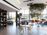 コンパクトモデル各種やSUVモデルも展示車・試乗車をご用意しております。開放感あふれるショールームで、ごゆっくりとお気に入りの1台をお選びください。