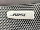 【BOSEサウンドシステム】メーカーオプションの高品位サウンドシステムを搭載。専用のチューニングが施された大小様々なスピーカーから良質なサウンドが奏でられ、臨場感あふれる音響空間を演出します。