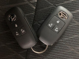 電子カードキーを携帯していれば、ドアハンドルやバックドアのリクエストスイッチを押すだけでドアの施錠・解錠が出来ます♪もちろん 遠隔操作も可能です!盗難防止のイモビライザー機能装備ですよ ☆