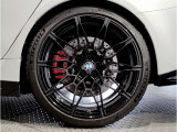 【BMWアロイホイル】軽量かつ強度に拘ったアロイホイル。走行性能ポテンシャルを引き出す設計。車の足元を引き締めてくれる大きなポイントはアロイホイルです。