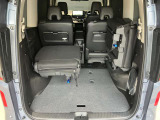 3列目のシートを容易に跳ね上げ出来るので大型の荷物もさっと積むことが出来ます。
